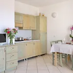 Isa-residence With Swimming-pool In Aparthotel