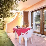 Isa-residence With Swimming-pool In Aparthotel