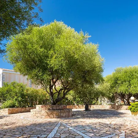 Aparthotel Isa-residence With Swimming-pool In