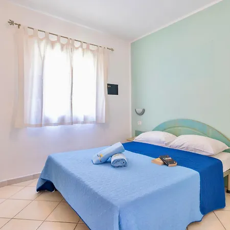 Isa-residence With Swimming-pool In Aparthotel *