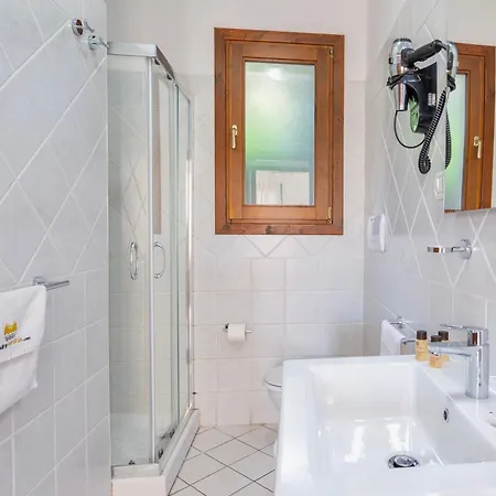 Isa-residence With Swimming-pool In Aparthotel Badesi