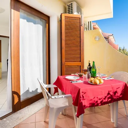 Isa-residence With Swimming-pool In Aparthotel