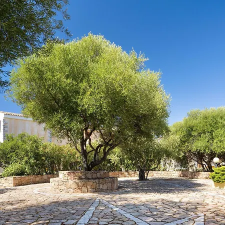 Isa-residence With Swimming-pool In Badesi