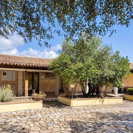 Isa-residence With Swimming-pool In 3*