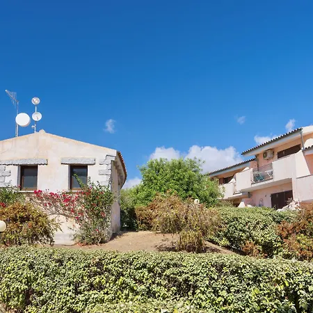 Isa-residence With Swimming-pool In 3* Badesi