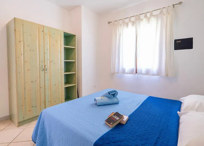 Isa-residence With Swimming-pool In Apartmanhotel