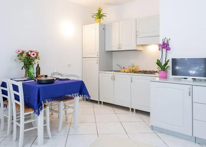 Isa-residence With Swimming-pool In Apartmanhotel Badesi